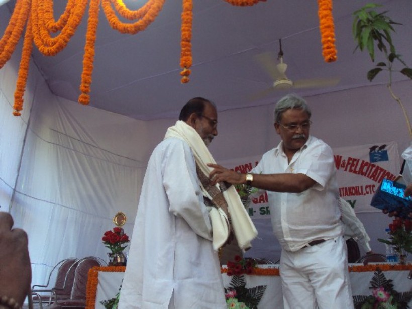 Felicitating Teachers (1)_600x600_100KB.jpg